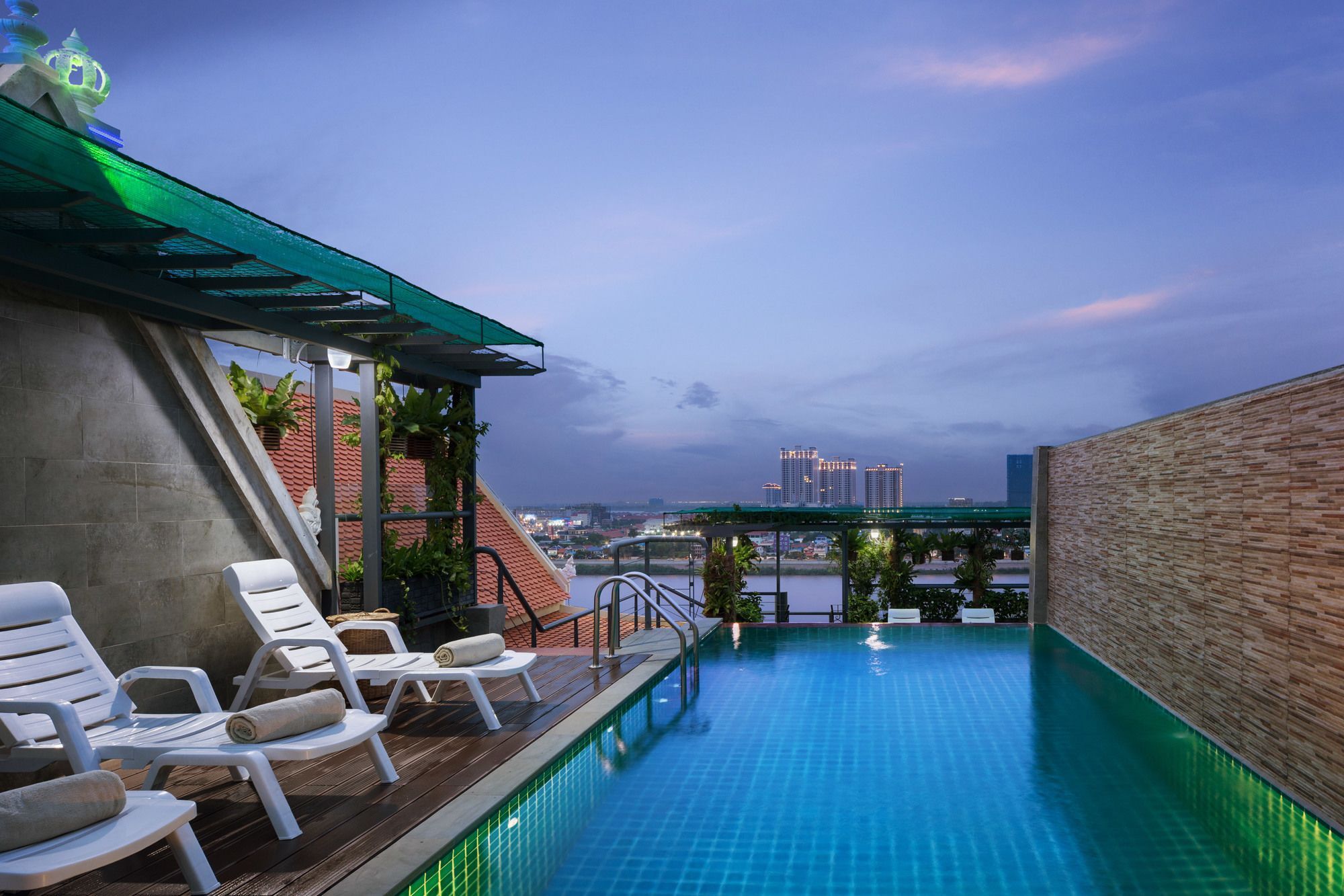 Lcs Hotel & Apartment Phnom Penh Dış mekan fotoğraf